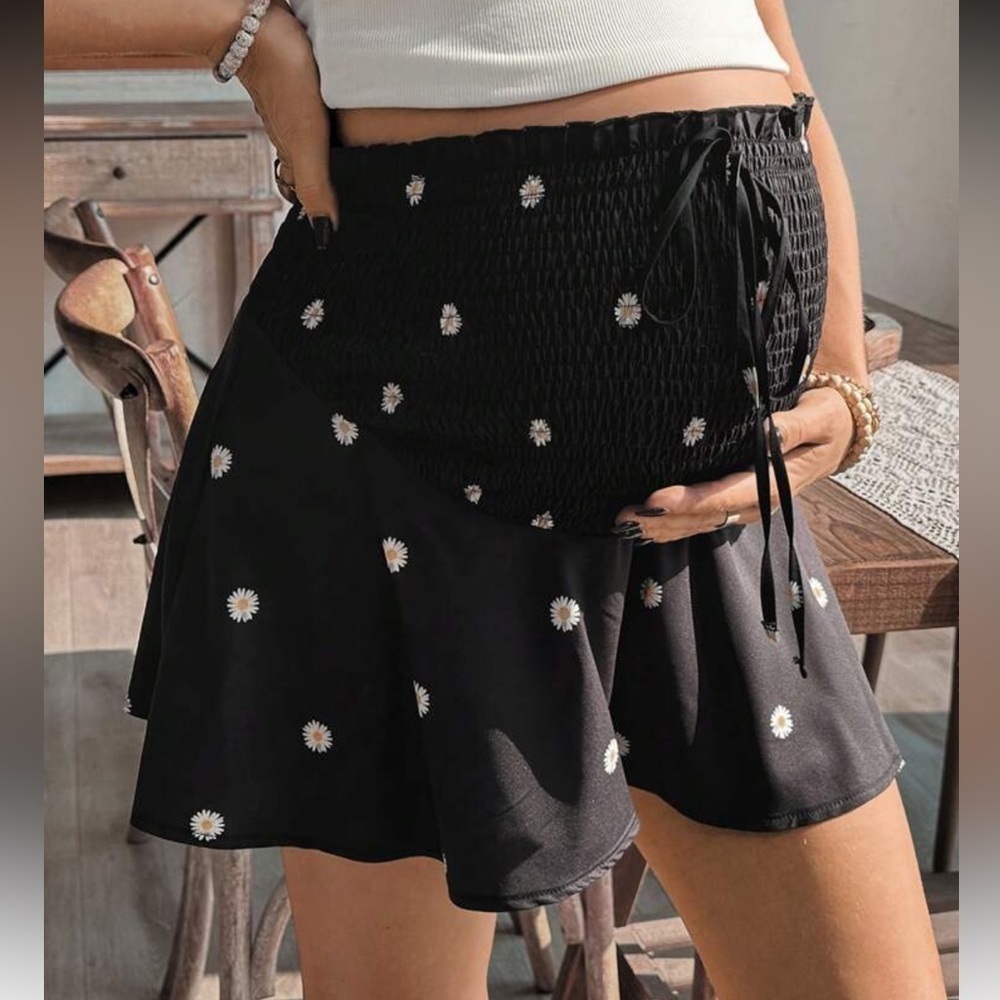 NWOT SHEIN Maternity Smocked Black Floral Skort